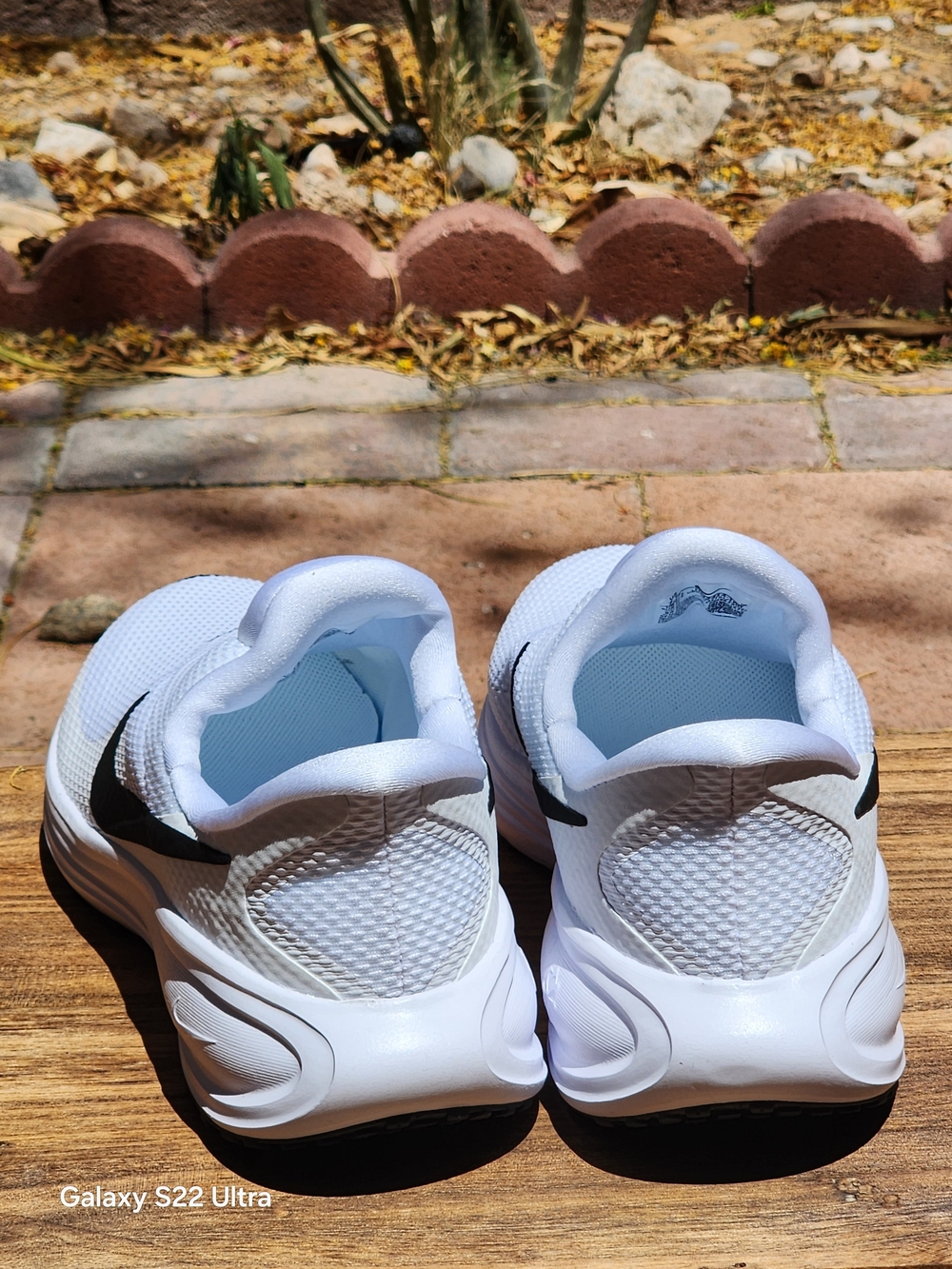 Nike Revolution 8 EasyOn Men's White Road Running Shoes Size 7.5/Women Size 9 - Picture 9 of 9